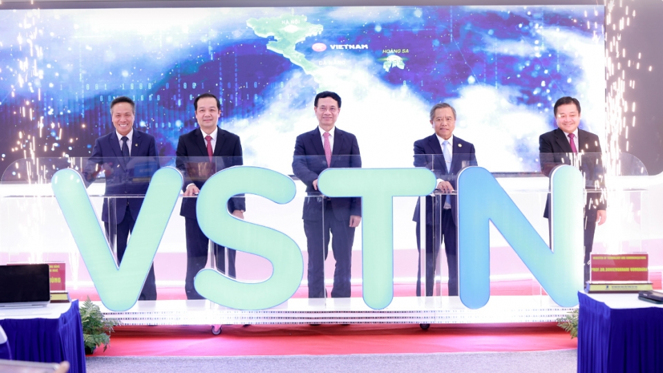 Vietnam launches first terrestrial network to Singapore